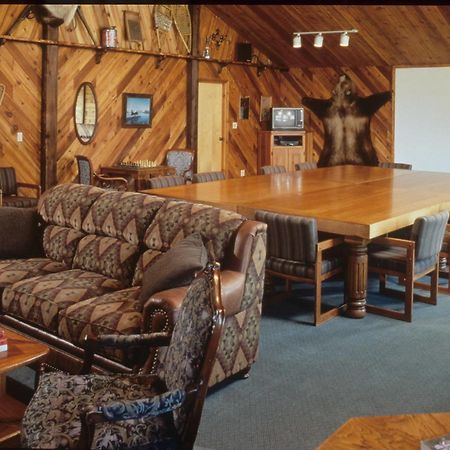 Inconnu Lodge Mcevoy Lake Ngoại thất bức ảnh
