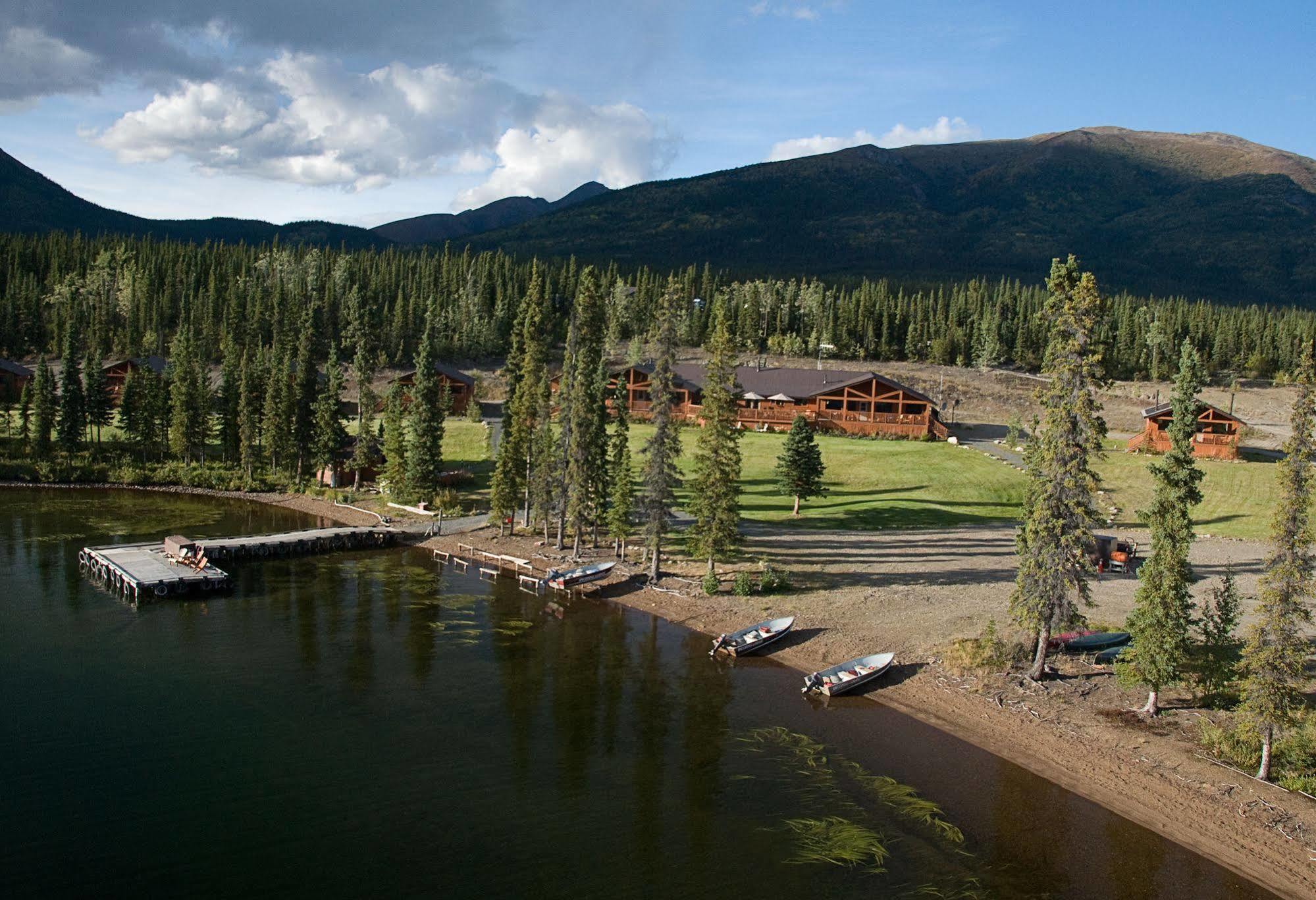 Inconnu Lodge Mcevoy Lake Ngoại thất bức ảnh