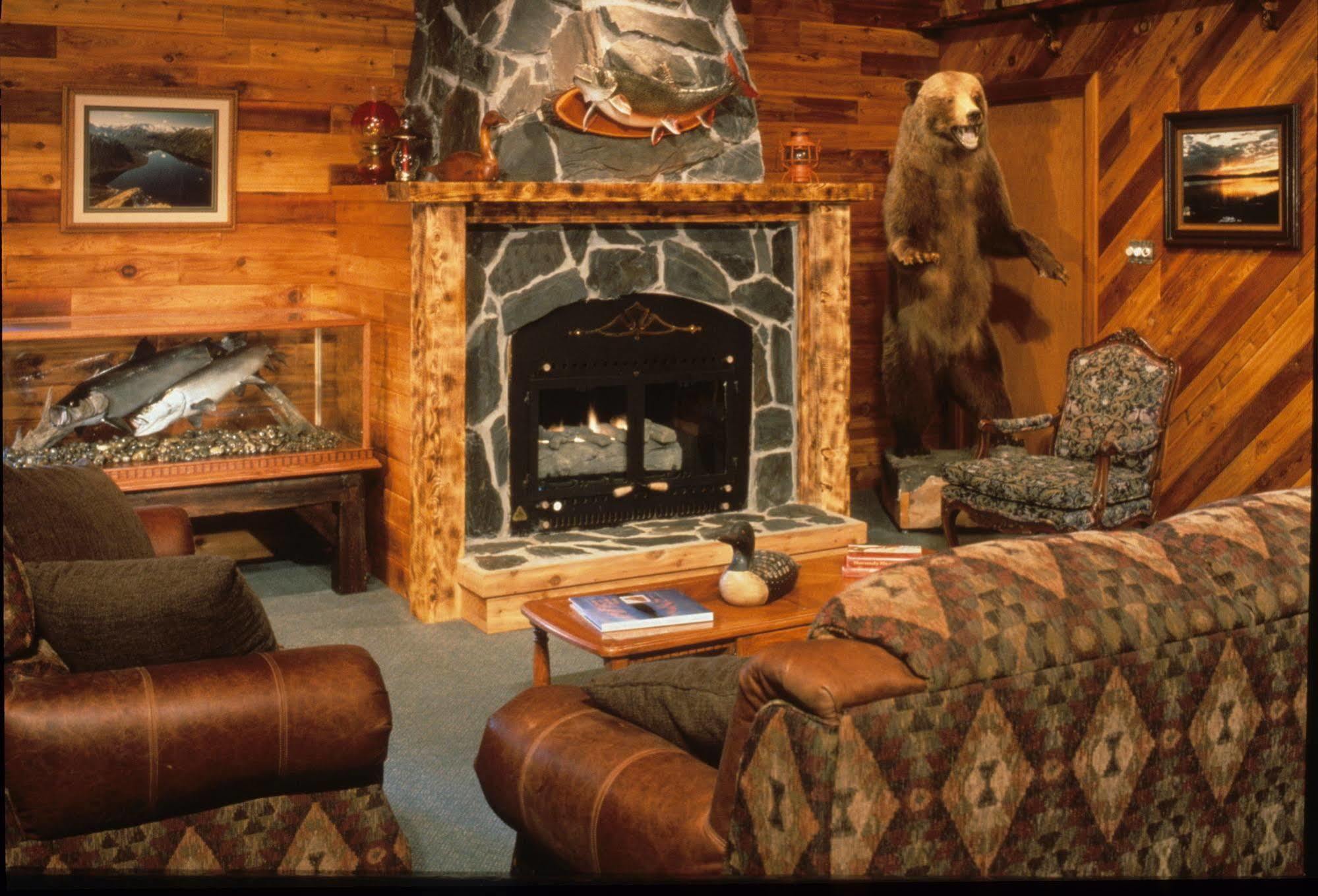 Inconnu Lodge Mcevoy Lake Ngoại thất bức ảnh